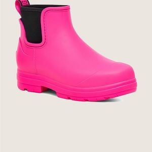 Ugg droplet hot pink